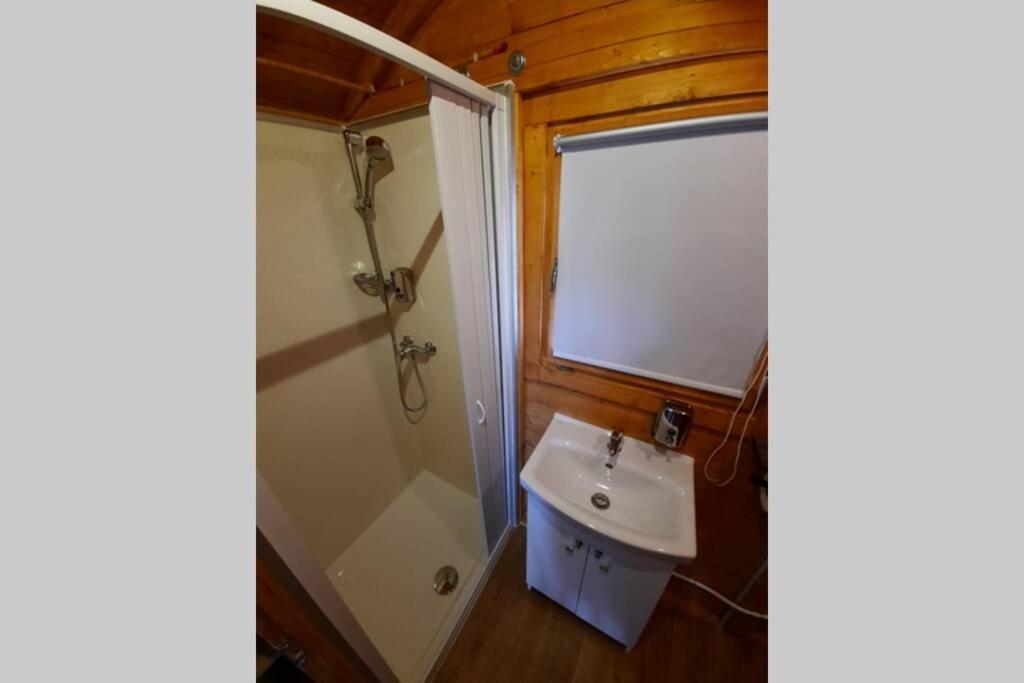 Autarkes Tiny House Mit Rheinblick Apartman Rumikon Kültér fotó