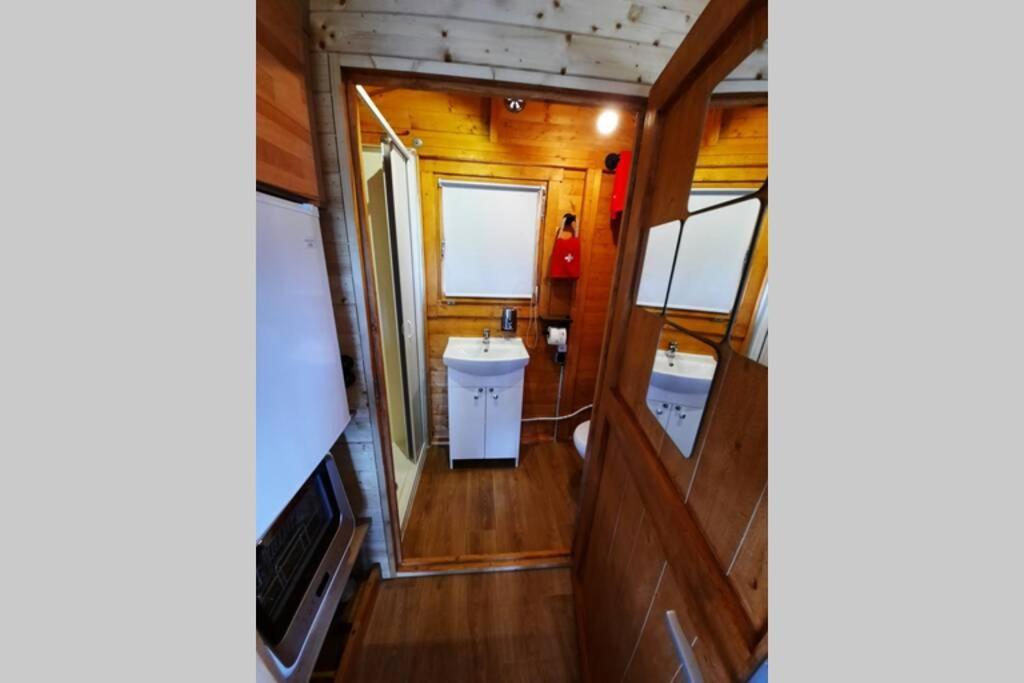 Autarkes Tiny House Mit Rheinblick Apartman Rumikon Kültér fotó
